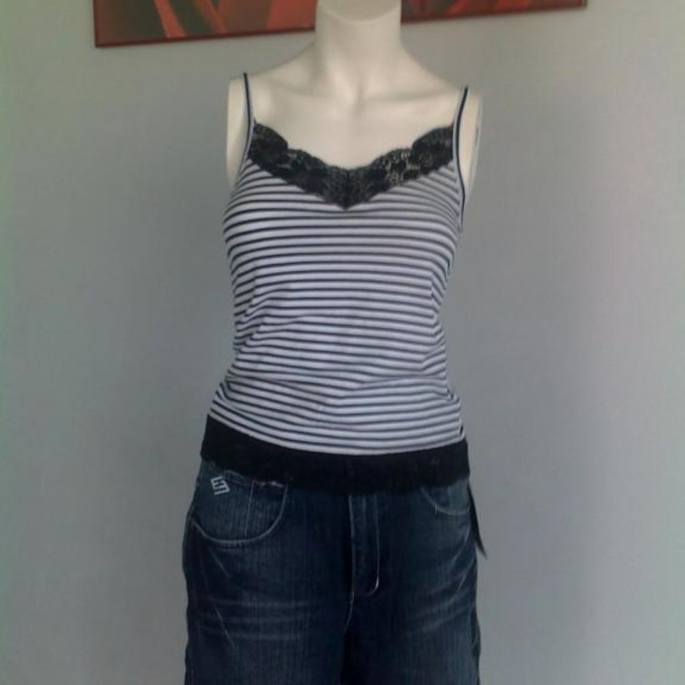 NWT Top in a marine style with lace cotton / elastane